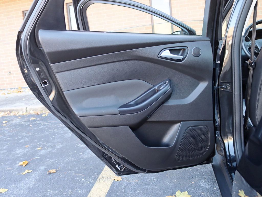 2015 Ford Focus 4dr Sedan Titanium Navigation Moonroof - 22945426 - 27