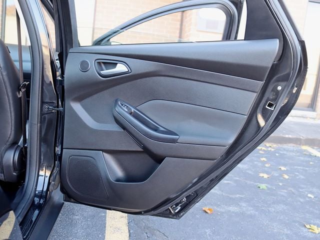 2015 Ford Focus 4dr Sedan Titanium Navigation Moonroof - 22945426 - 28