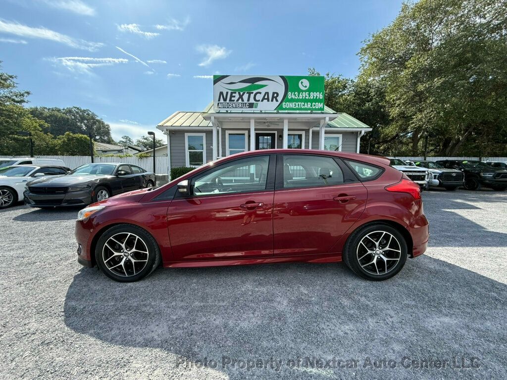 2015 Ford Focus SE photo 2