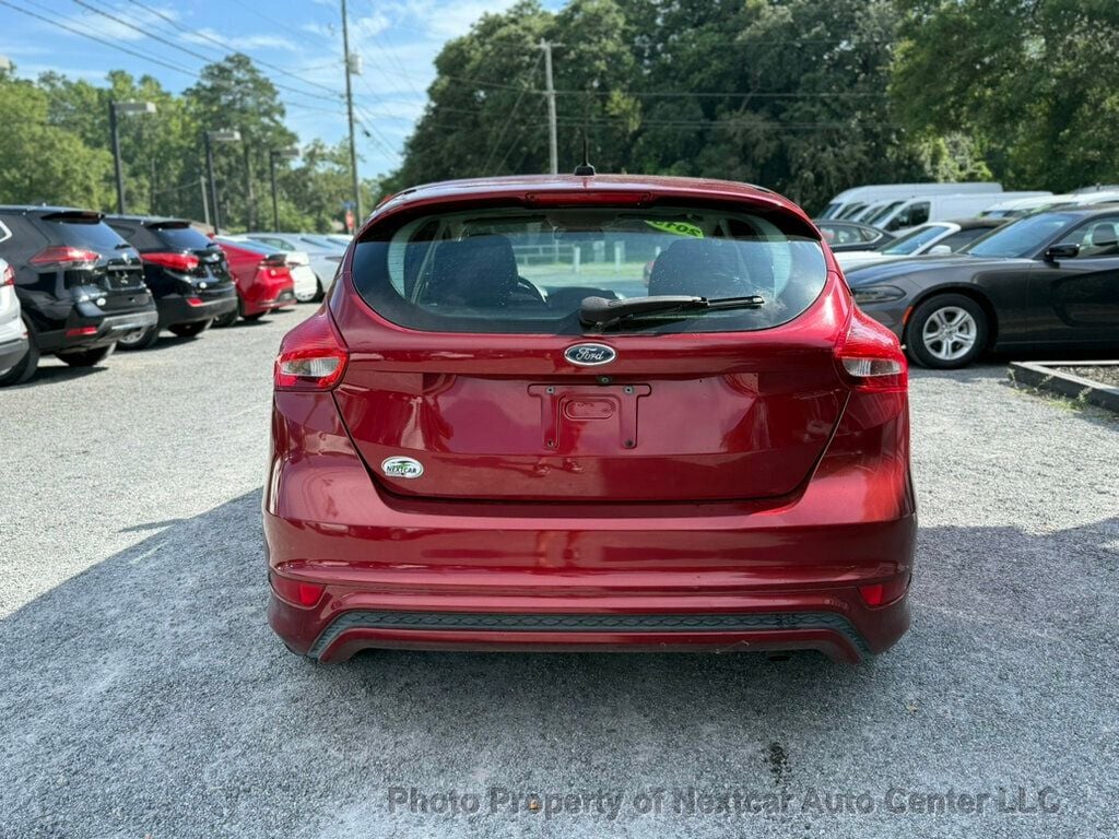 2015 Ford Focus SE photo 4