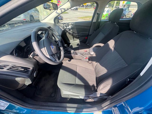 2015 Ford Focus 5dr Hatchback SE - 22915551 - 10