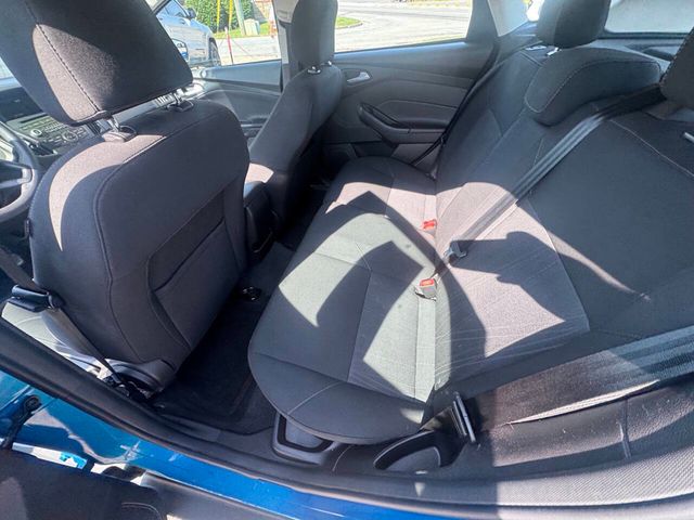 2015 Ford Focus 5dr Hatchback SE - 22915551 - 16