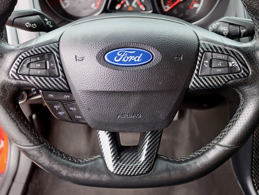 2015 Ford Focus ST photo 12