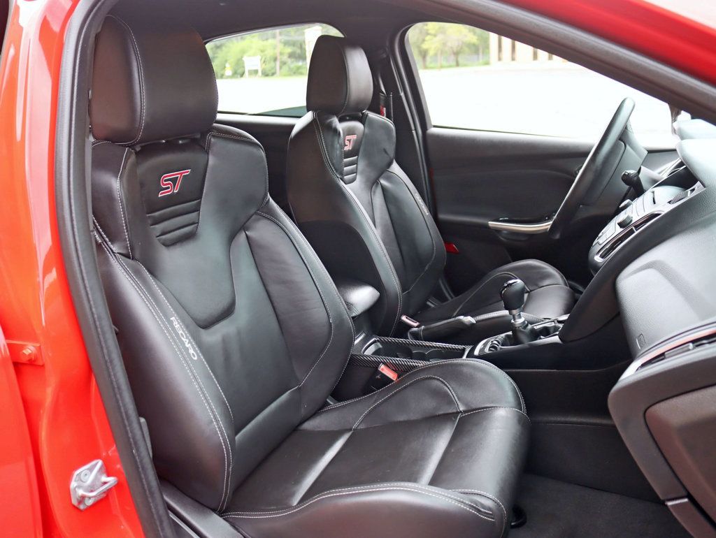 2015 Ford Focus ST photo 24