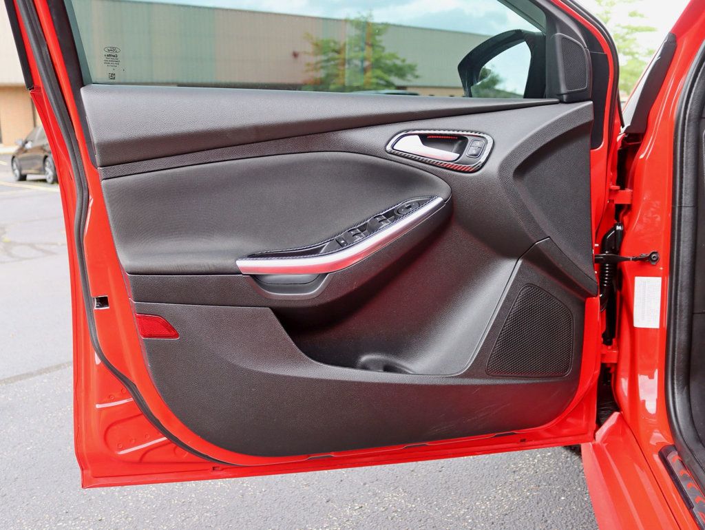 2015 Ford Focus ST photo 27