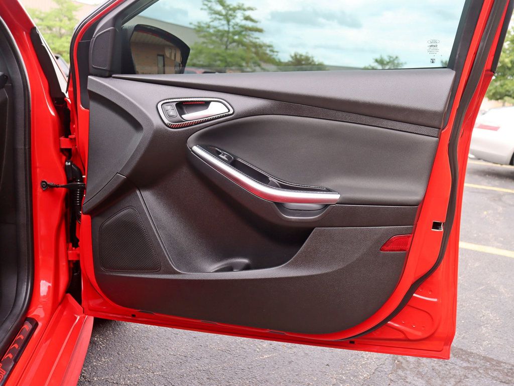 2015 Ford Focus ST photo 28