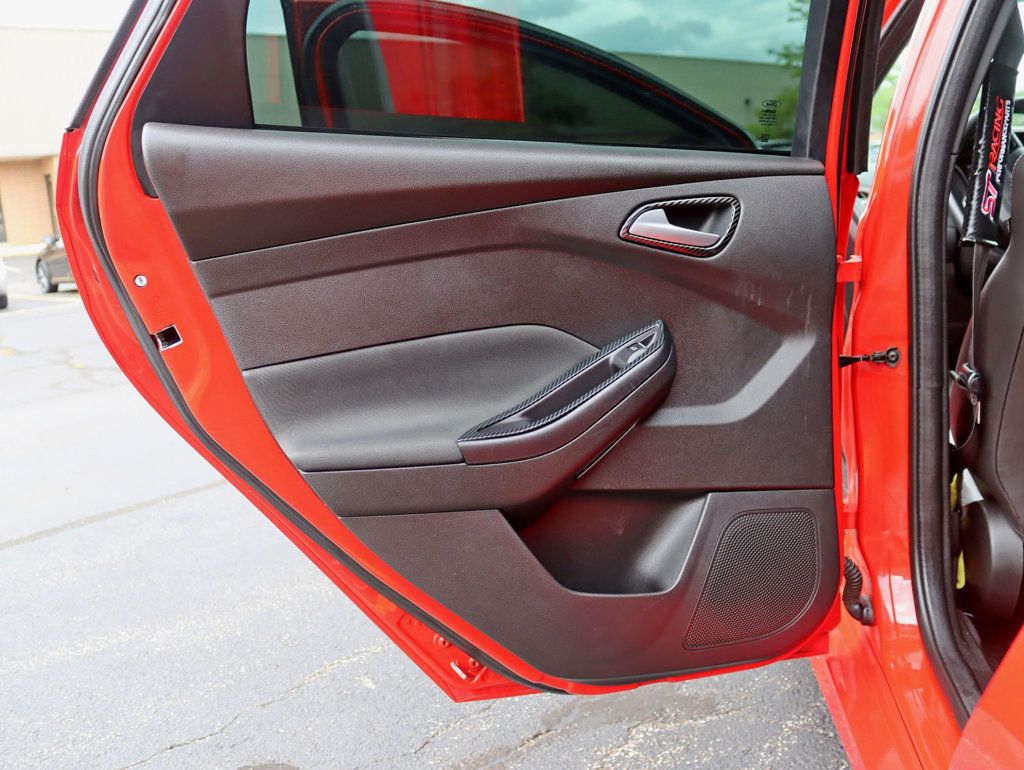 2015 Ford Focus ST photo 29