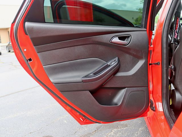 2015 Ford Focus 5dr Hatchback ST - 22891277 - 28