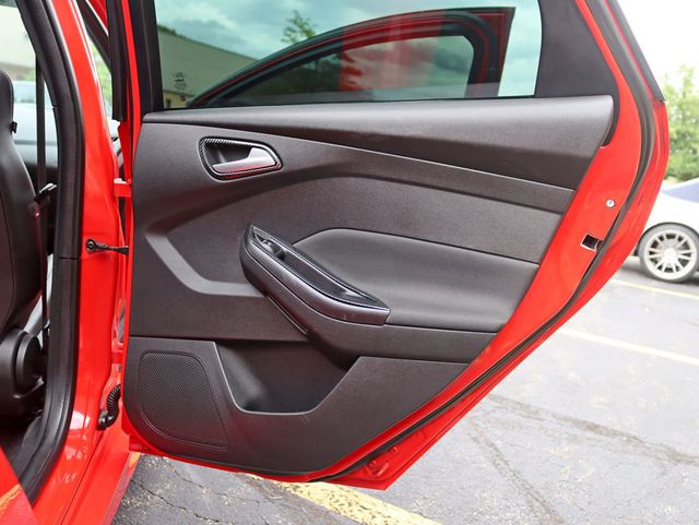 2015 Ford Focus 5dr Hatchback ST - 22891277 - 29