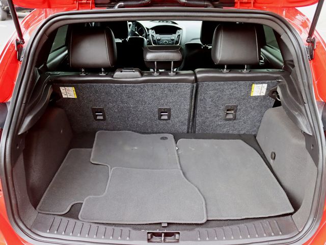 2015 Ford Focus 5dr Hatchback ST - 22891277 - 30