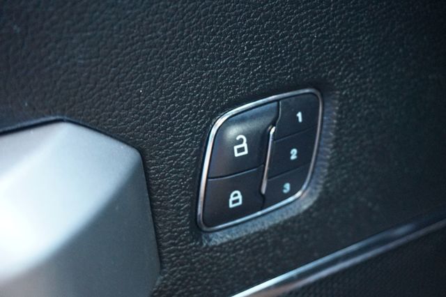 2015 Ford F-150 4WD SuperCrew 145" Lariat - 23041180 - 23