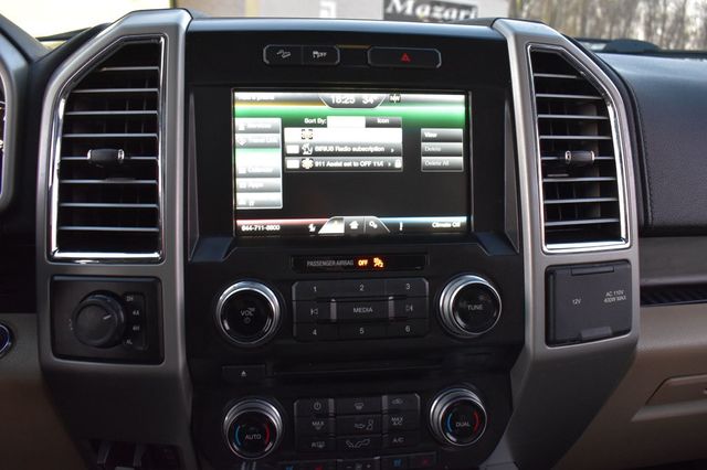 2015 Ford F-150 4WD SuperCrew 145" Lariat - 22975629 - 40