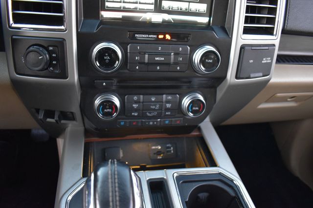 2015 Ford F-150 4WD SuperCrew 145" Lariat - 22975629 - 42