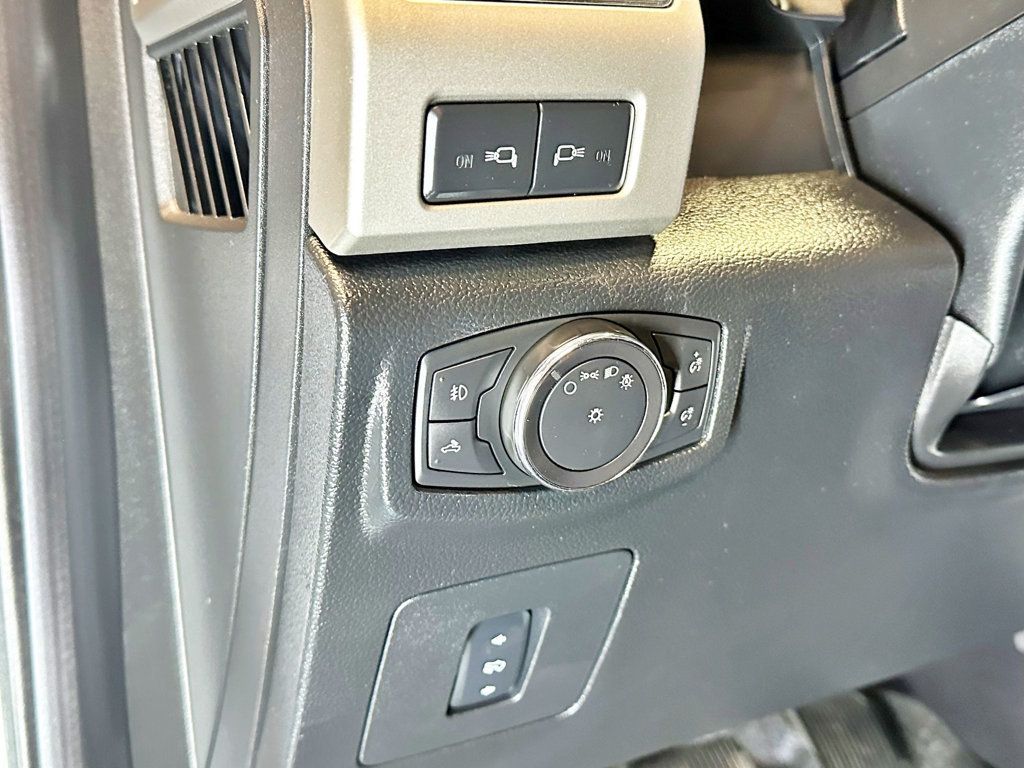 2015 Ford F-150 4WD SuperCrew 145" Lariat - 23035712 - 32