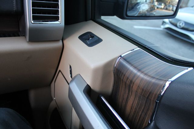 2015 Ford F-150 4WD SuperCrew 145" Lariat - 22981586 - 31