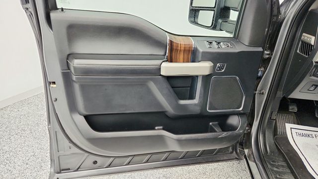 2015 Ford F-150 4WD SuperCrew 145'' Lariat with 502A, Twin Panel Moonroof & ACC - 22956687 - 9