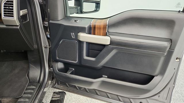 2015 Ford F-150 4WD SuperCrew 145'' Lariat with 502A, Twin Panel Moonroof & ACC - 22956687 - 26