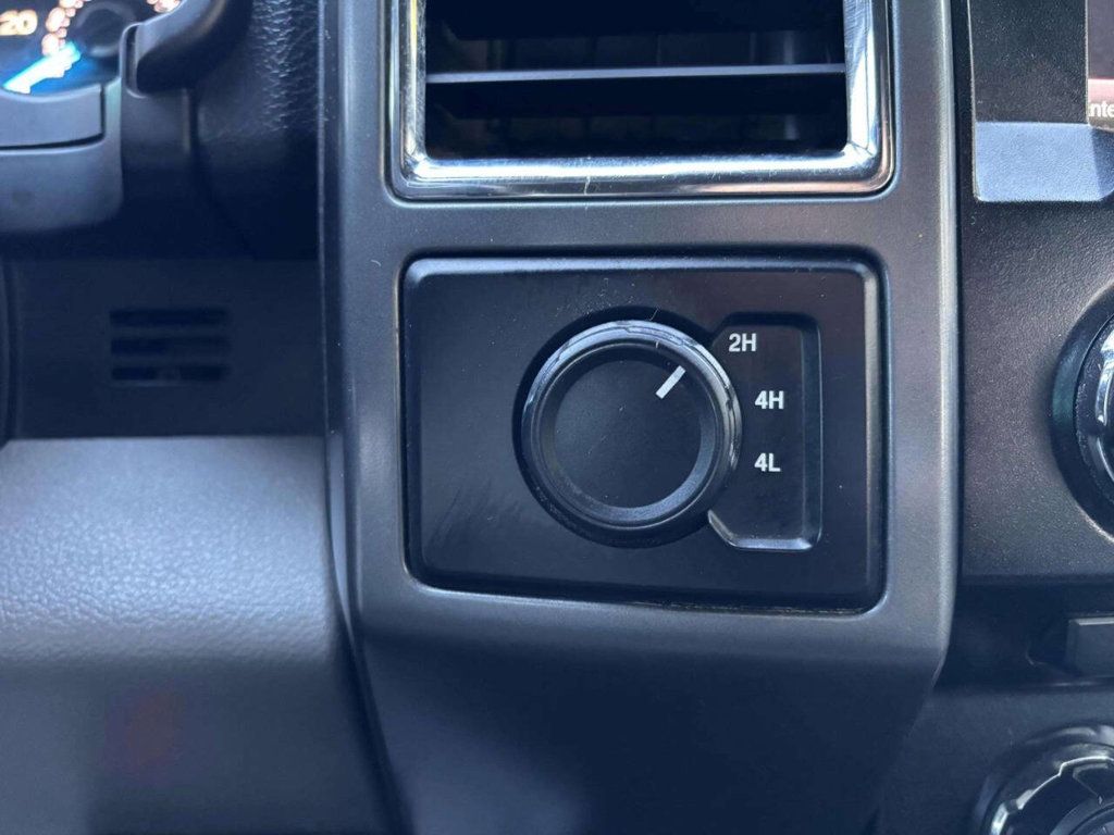 2015 Ford F-150 4WD SuperCrew 145" XLT - 22936990 - 31