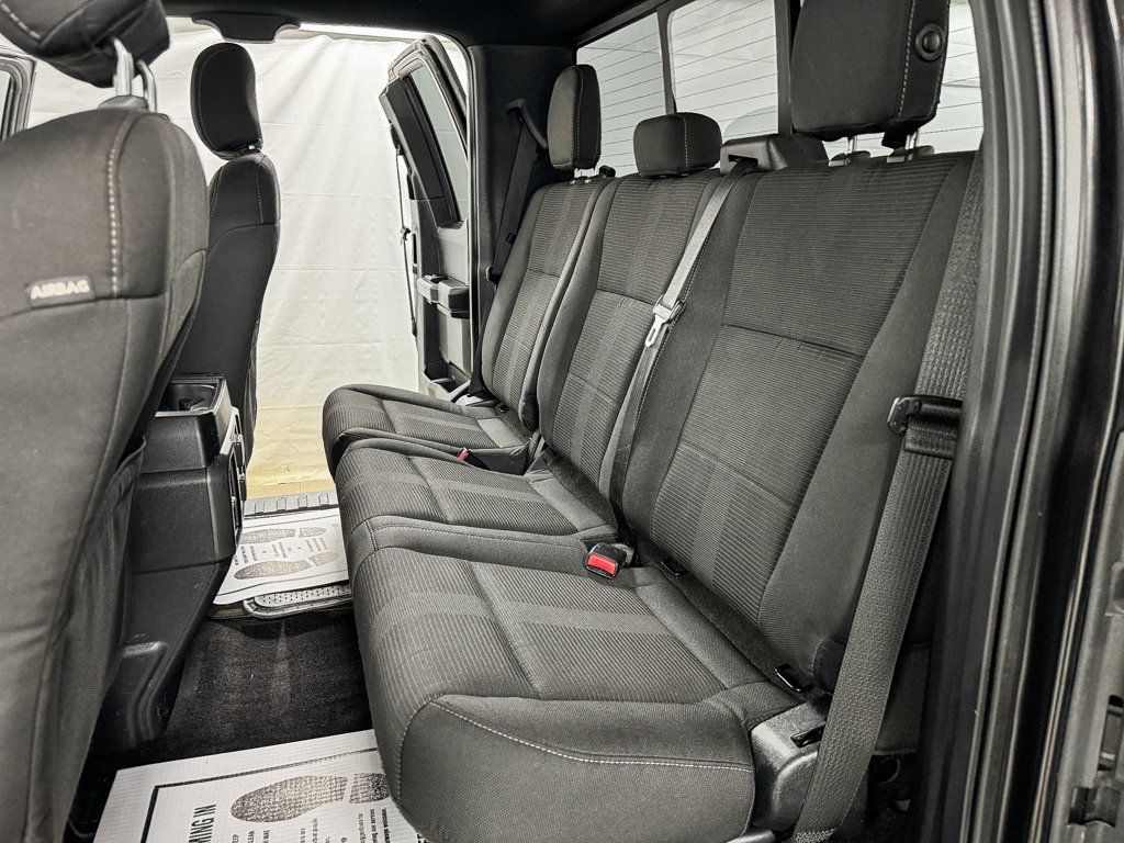 2015 Ford F-150 XLT photo 9