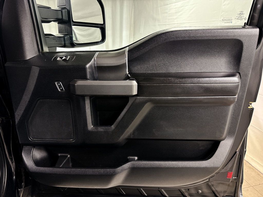 2015 Ford F-150 XLT photo 16