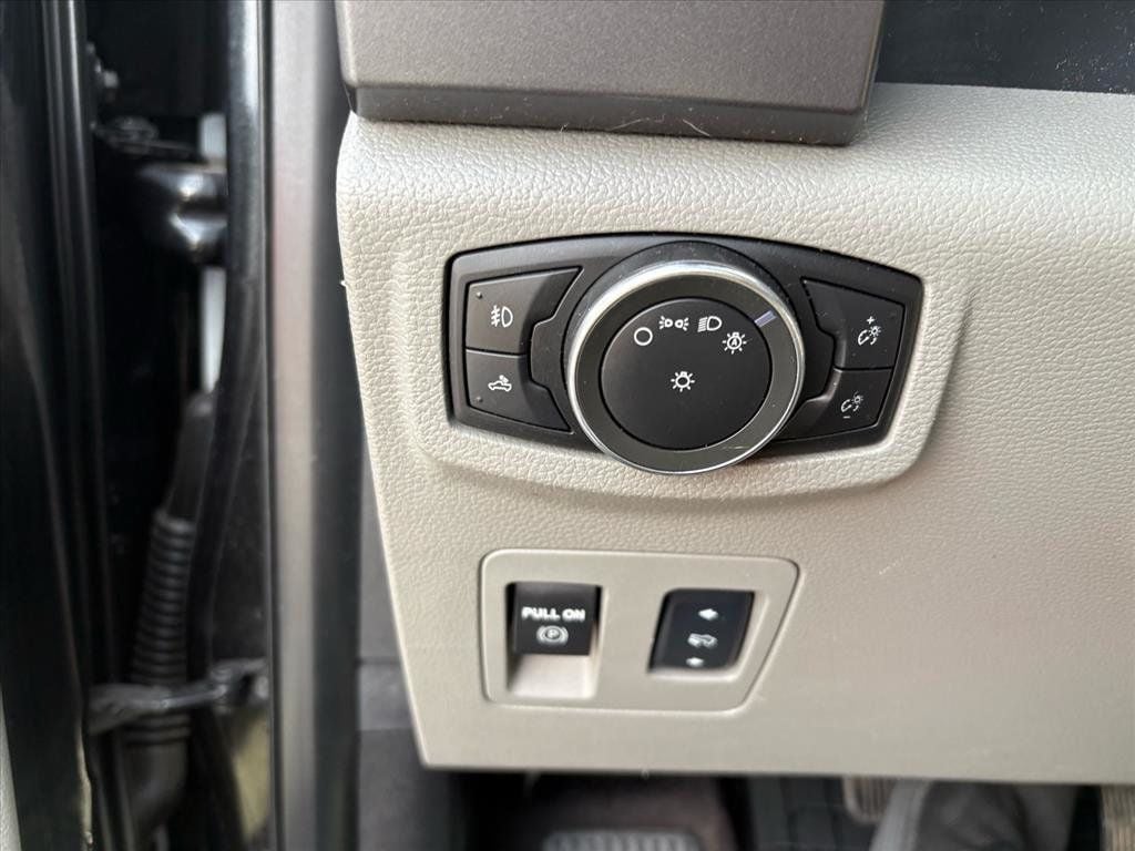 2015 Ford F-150 Supercrew XLT Pickup 4D 5 1/2 ft - 22970111 - 17