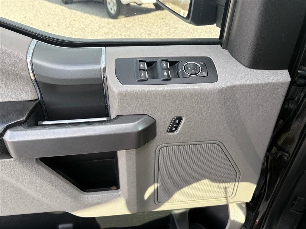 2015 Ford F-150 Supercrew XLT Pickup 4D 5 1/2 ft - 22970111 - 18