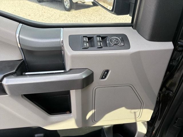 2015 Ford F-150 Supercrew XLT Pickup 4D 5 1/2 ft - 22970111 - 18