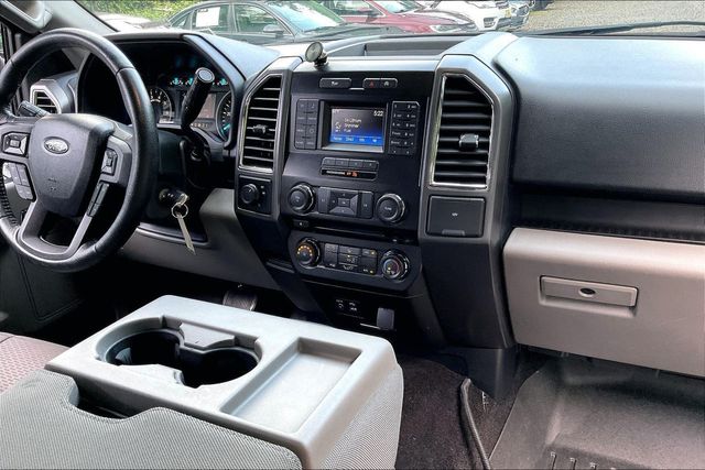 2015 Ford F-150 XLT - 23038242 - 32