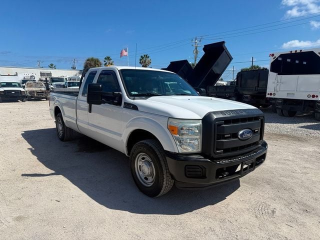 2015 Ford F-250 Extended Cab Pickup With Liftgate  - 22986348 - 5