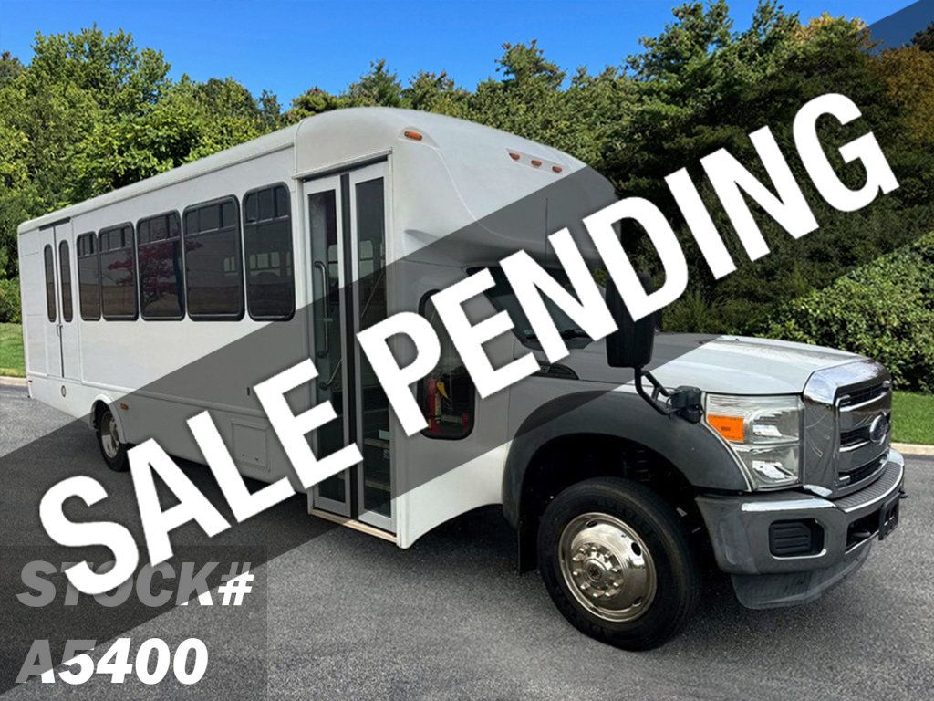 2015 Ford F-550 24 Pass Shuttle Bus w/ Lift & Rear Luggage For Tours Charters Activity & Church Transportation - 22920061 - 0