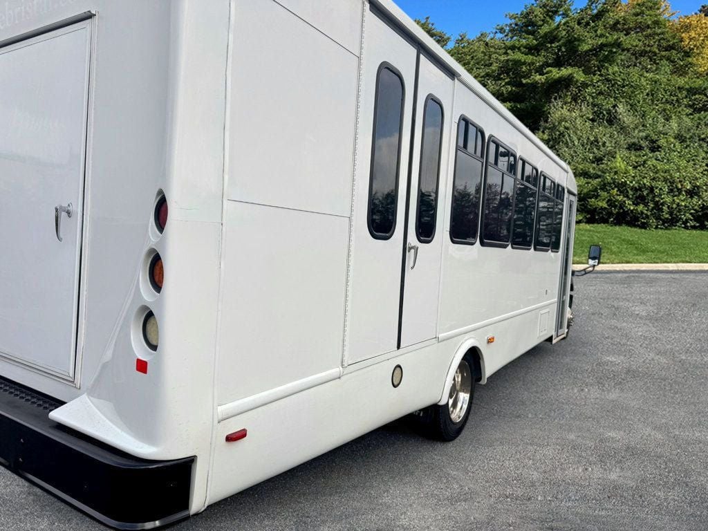 2015 Ford F-550 24 Pass Shuttle Bus w/ Lift & Rear Luggage For Tours Charters Activity & Church Transportation - 22920061 - 12