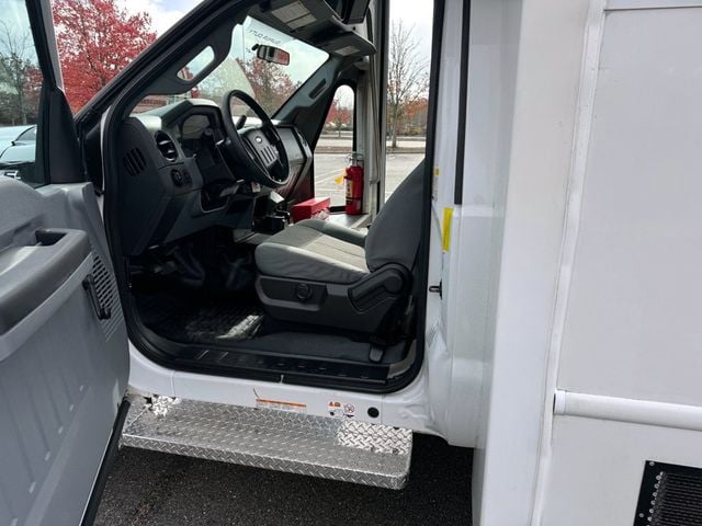 2015 Ford F-550 24 Pass Shuttle Bus w/ Lift & Rear Luggage For Tours Charters Activity & Church Transportation - 22920061 - 22