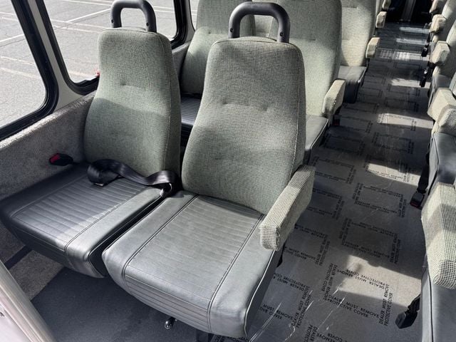 2015 Ford F-550 24 Pass Shuttle Bus w/ Lift & Rear Luggage For Tours Charters Activity & Church Transportation - 22920061 - 29