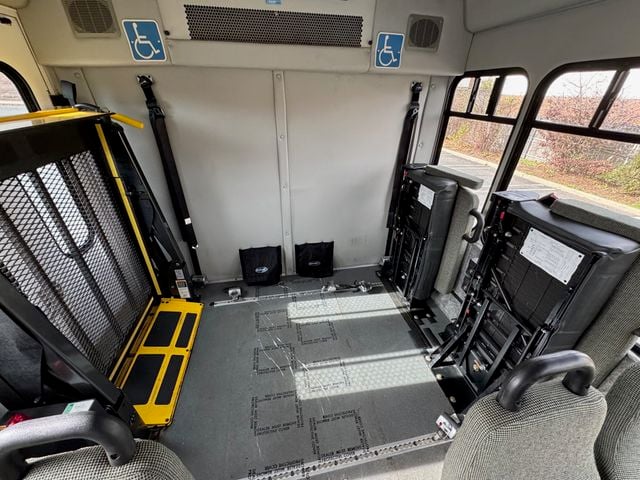 2015 Ford F-550 24 Pass Shuttle Bus w/ Lift & Rear Luggage For Tours Charters Activity & Church Transportation - 22920061 - 30