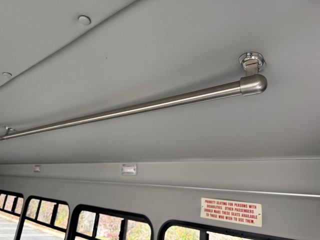 2015 Ford F-550 24 Pass Shuttle Bus w/ Lift & Rear Luggage For Tours Charters Activity & Church Transportation - 22920061 - 39