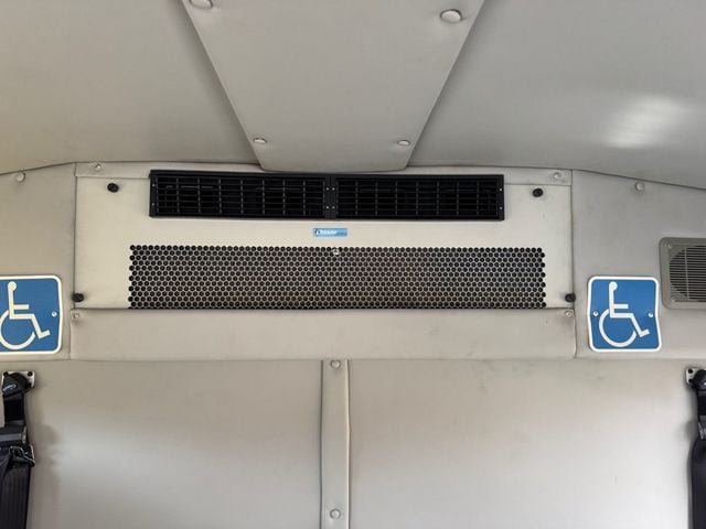 2015 Ford F-550 24 Pass Shuttle Bus w/ Lift & Rear Luggage For Tours Charters Activity & Church Transportation - 22920061 - 41