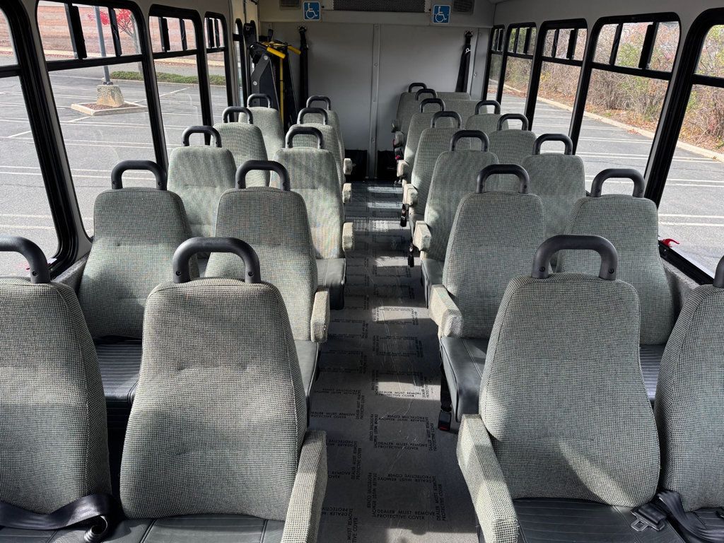 2015 Ford F-550 24 Pass Shuttle Bus w/ Lift & Rear Luggage For Tours Charters Activity & Church Transportation - 22920061 - 5