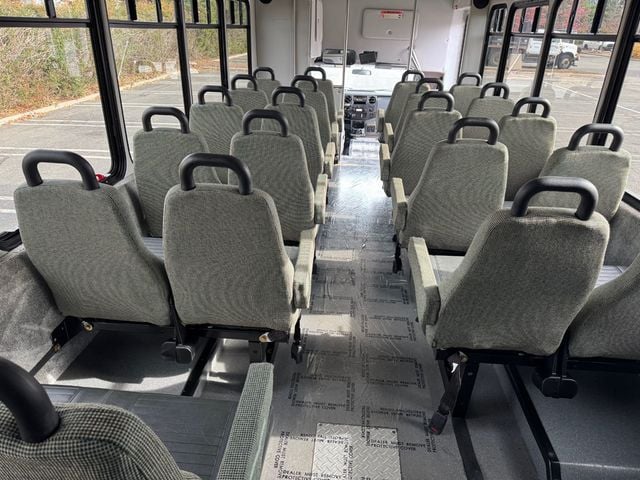 2015 Ford F-550 24 Pass Shuttle Bus w/ Lift & Rear Luggage For Tours Charters Activity & Church Transportation - 22920061 - 6