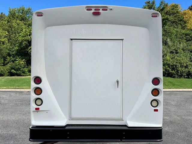 2015 Ford F-550 24 Pass Shuttle Bus w/ Lift & Rear Luggage For Tours Charters Activity & Church Transportation - 22920061 - 8