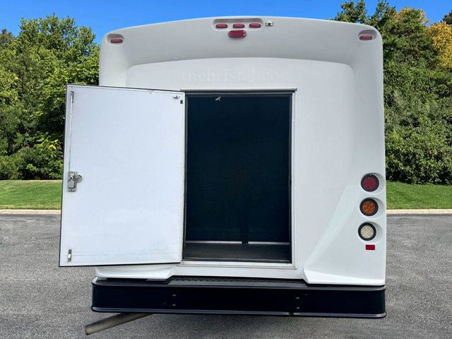 2015 Ford F-550 Cutaway 24 Pass Wheelchair Shuttle Bus For Tours Charters Activity & Church Transportation - 22920061 - 9