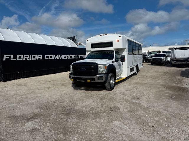 2015 Ford F-550 Shuttle Bus  - 22961514 - 0