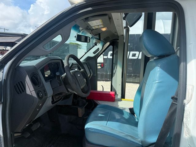 2015 Ford F-550 Shuttle Bus  - 22961514 - 7