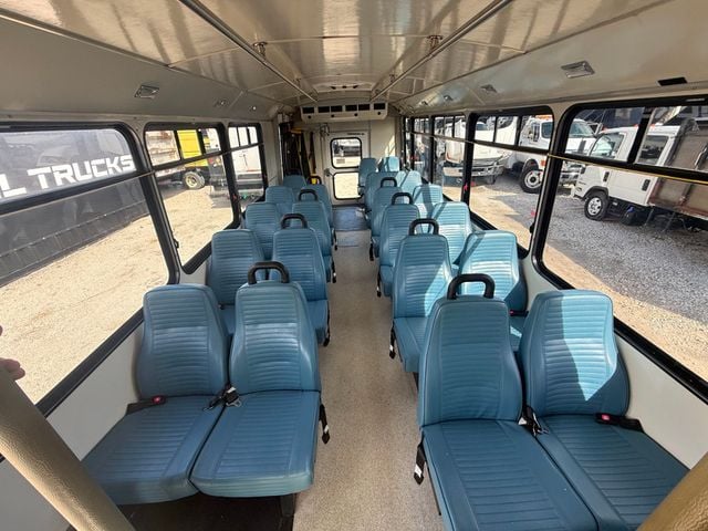 2015 Ford F-550 Shuttle Bus  - 22961514 - 8