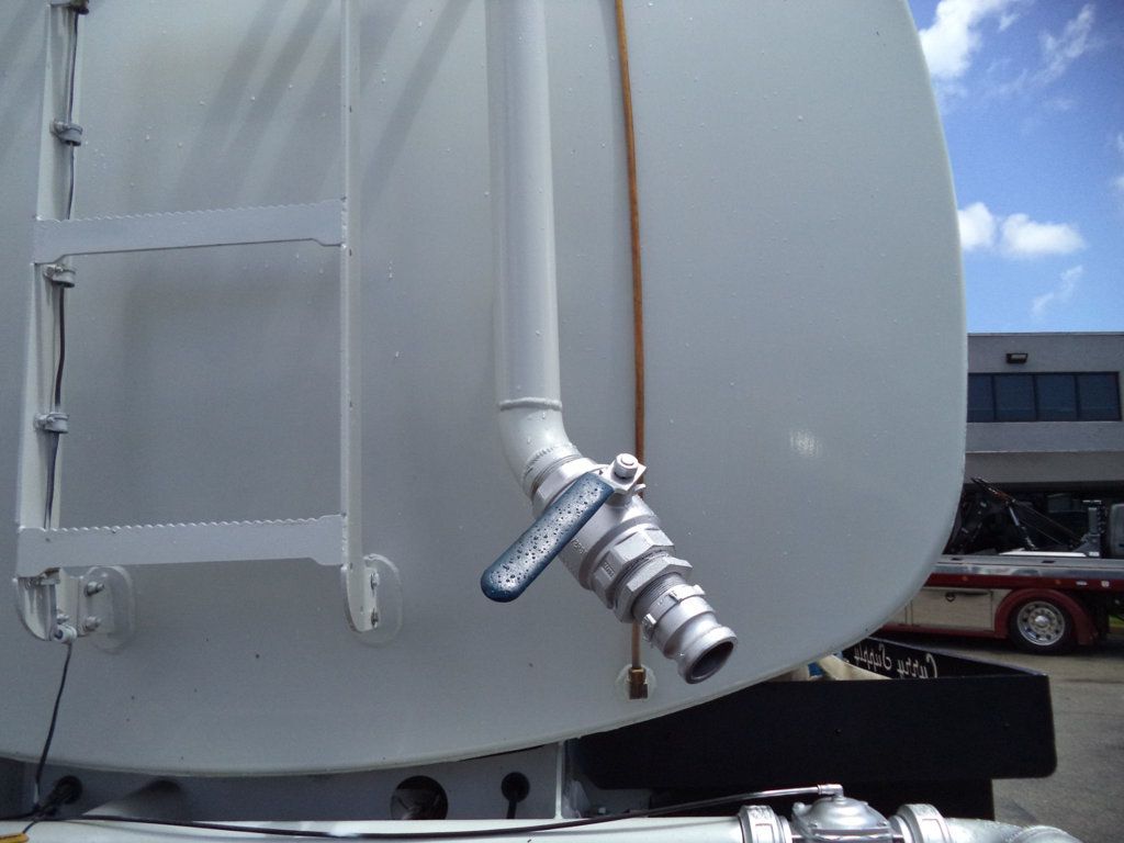 2015 Ford F-650 With Curry 2000 Gallon Steel Water Tank & Sprayers - 23032276 - 30