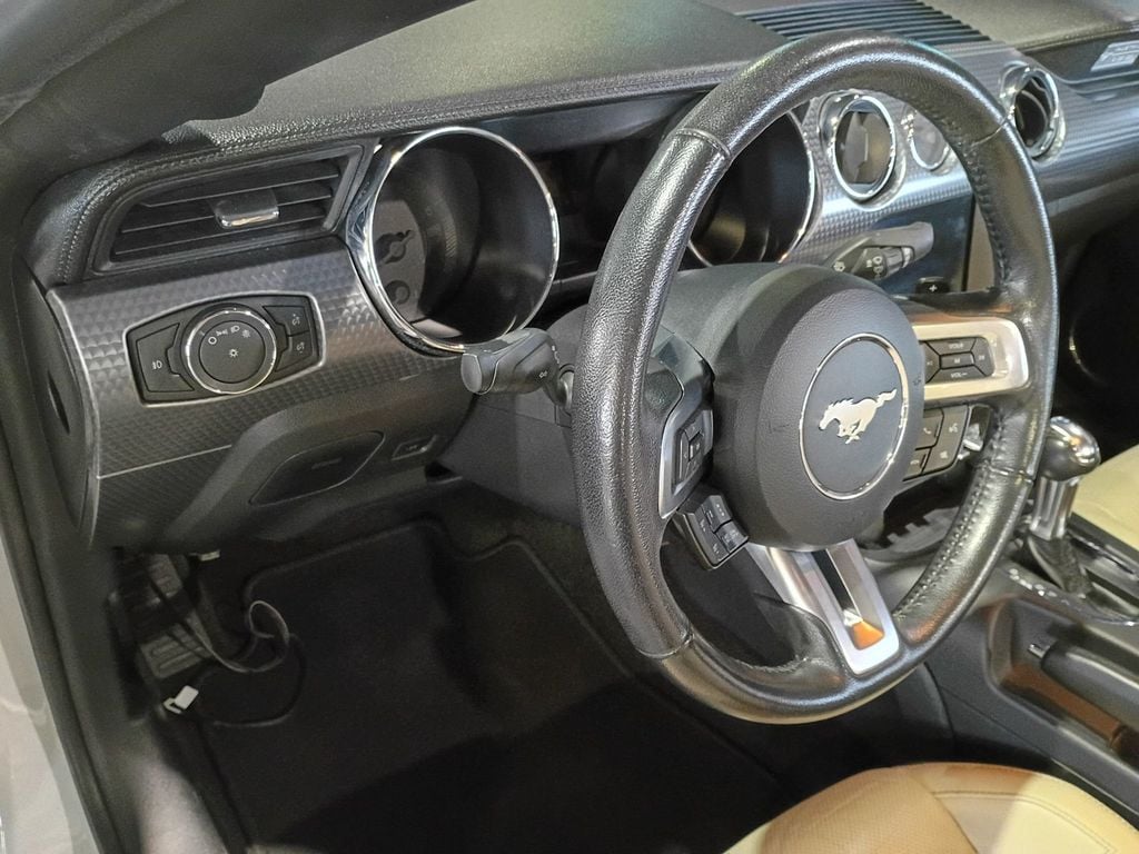 2015 Ford Mustang 2dr Convertible EcoBoost Premium - 23097897 - 18