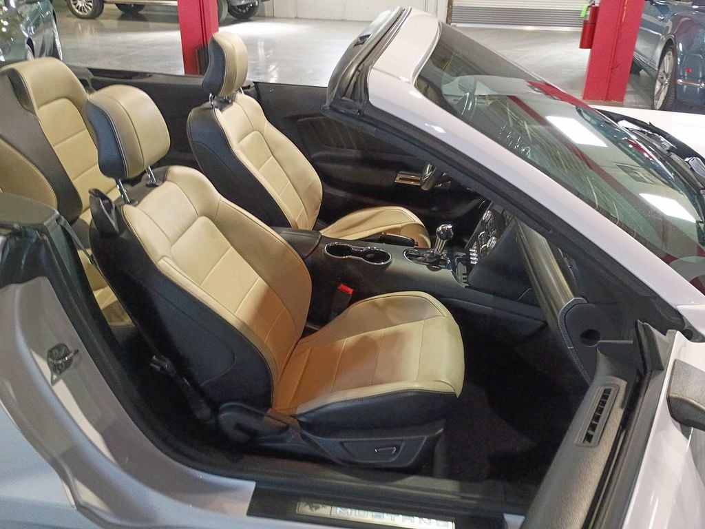 2015 Ford Mustang 2dr Convertible EcoBoost Premium - 23097897 - 31