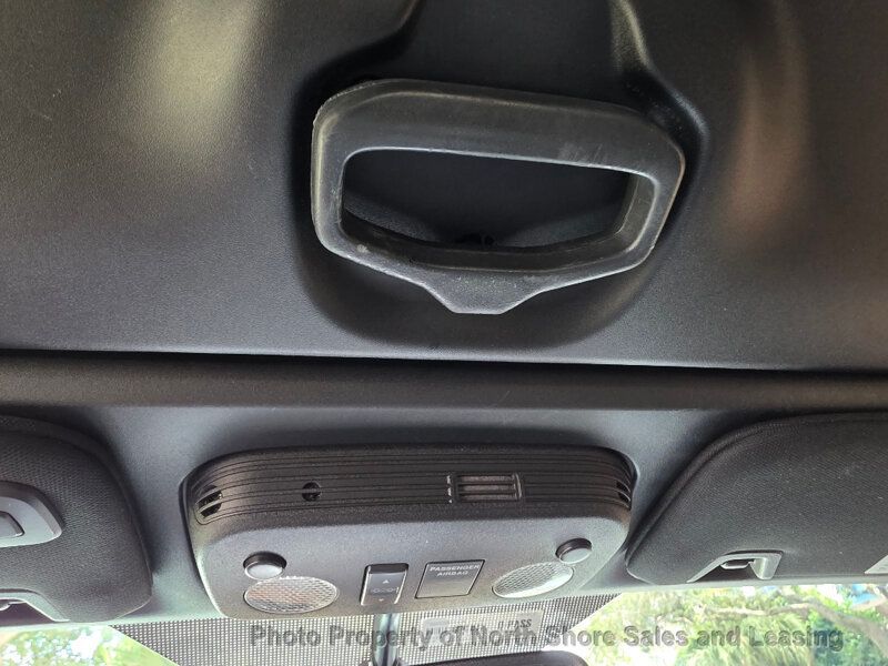 2015 Ford Mustang 2dr Convertible EcoBoost Premium - 22942432 - 29