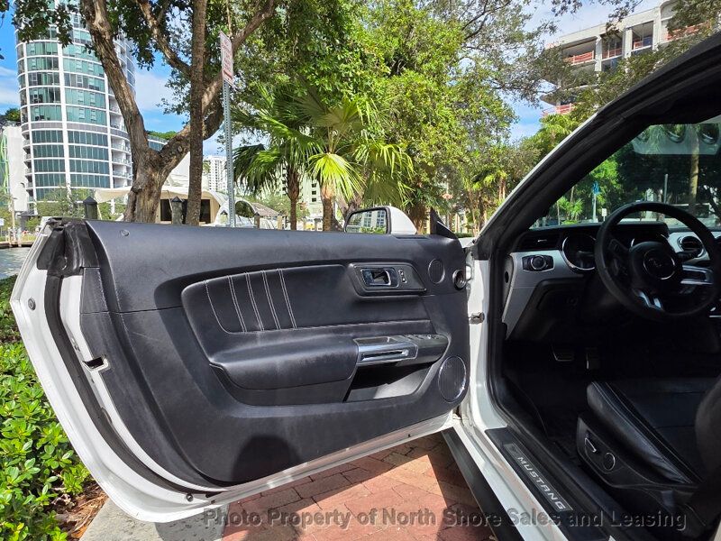 2015 Ford Mustang 2dr Convertible EcoBoost Premium - 22942432 - 31