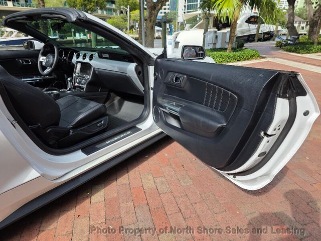 2015 Ford Mustang 2dr Convertible EcoBoost Premium - 22942432 - 32