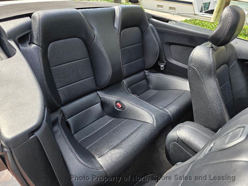 2015 Ford Mustang 2dr Convertible EcoBoost Premium - 22942432 - 38